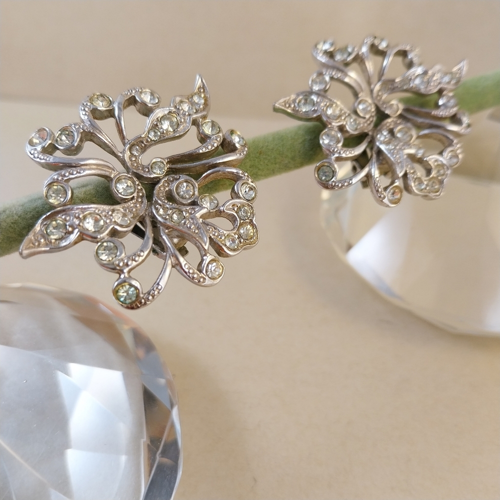 Vintage Silver Floral Earrings Clips - Picture 2 of 14